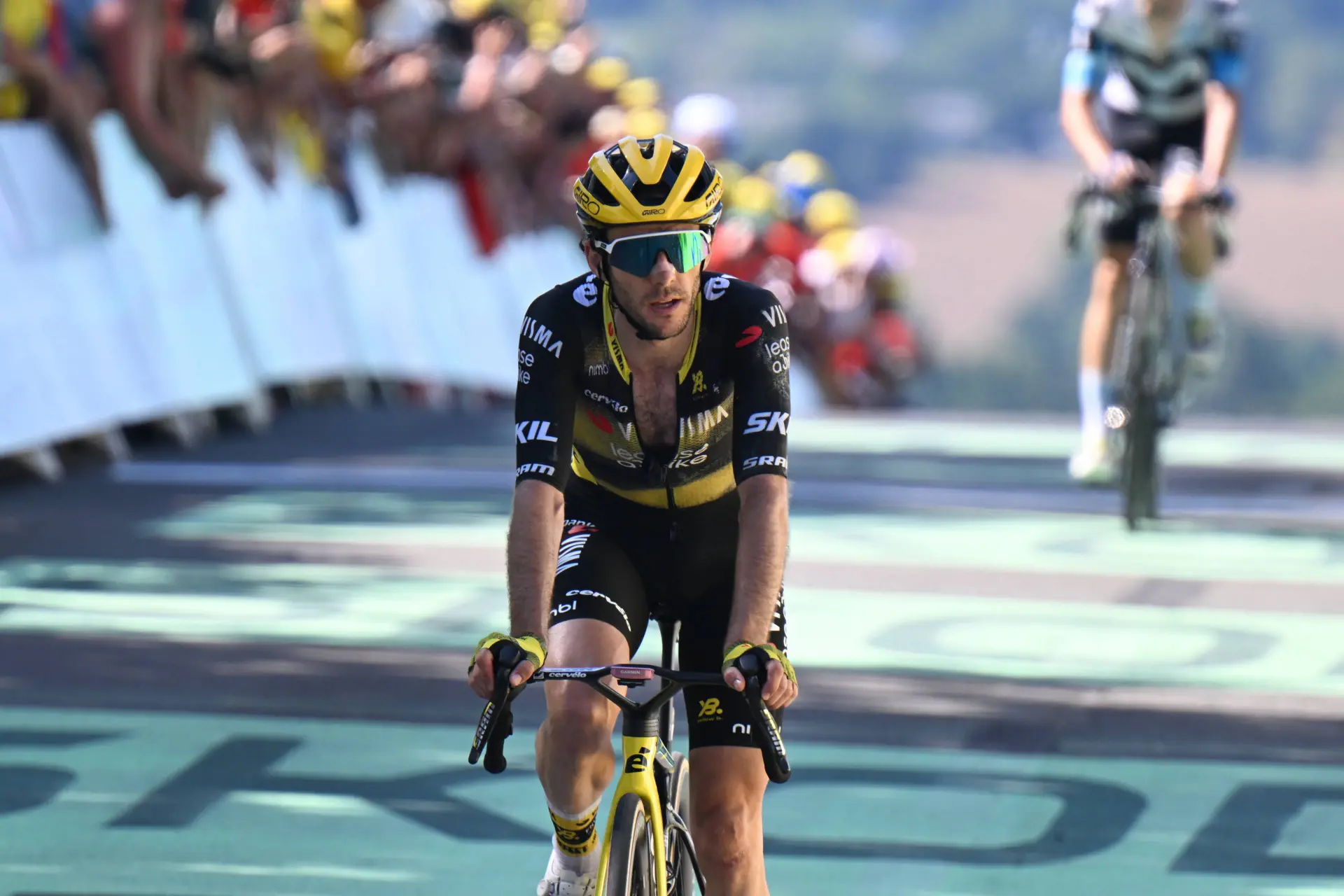 „Wir waren voll auf Jonas fokussiert, aber die Etappe spielte sich so, dass ich für den Sieg da sein konnte“ – Simon Yates erstrahlt auf der 10. Tour de France-Etappe
