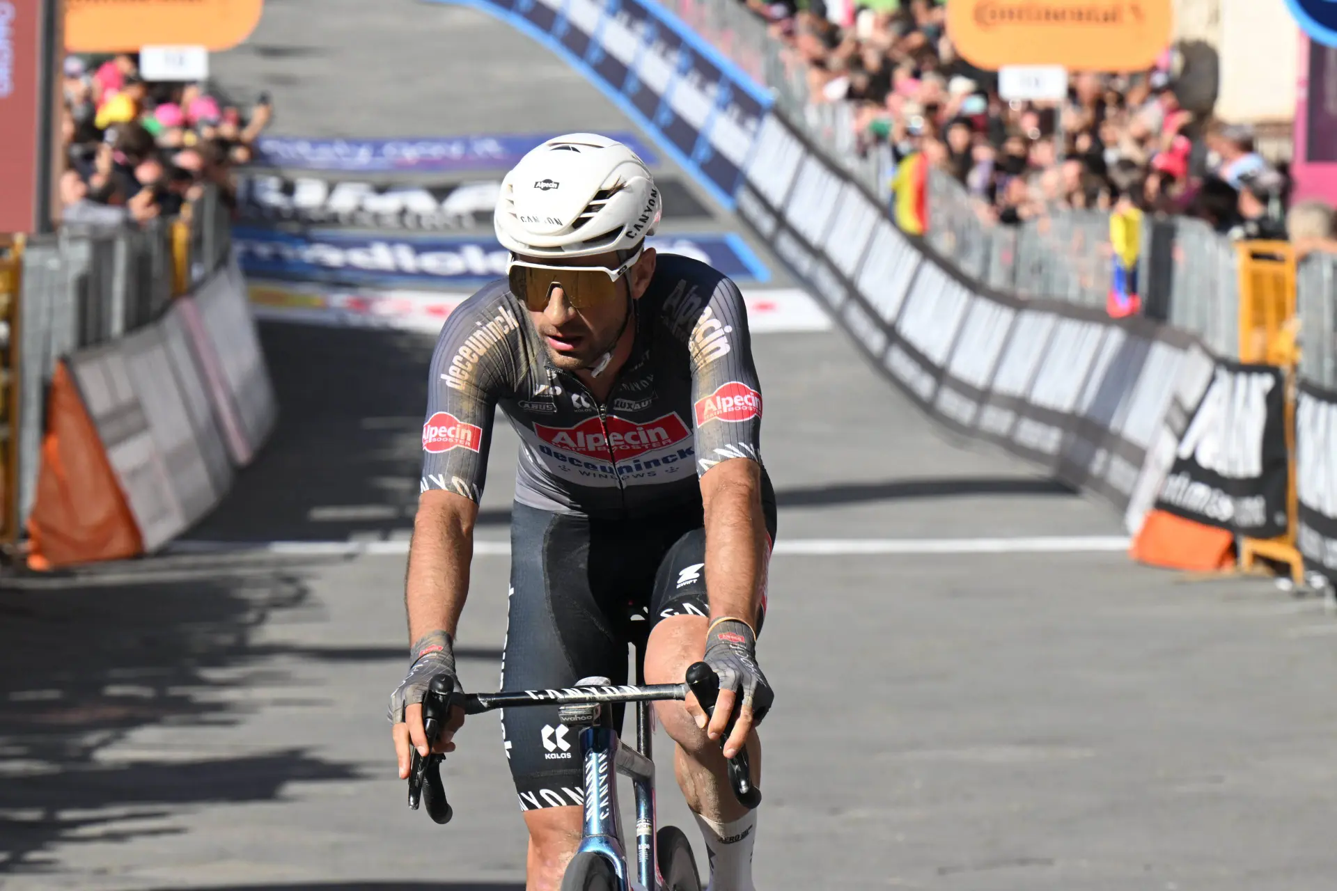 „Ich habe zu impulsiv gehandelt“ – geplatzter Transfer: Fahrer bleibt trotz unterschriebenem Quick-Step-Vertrag bei Alpecin
