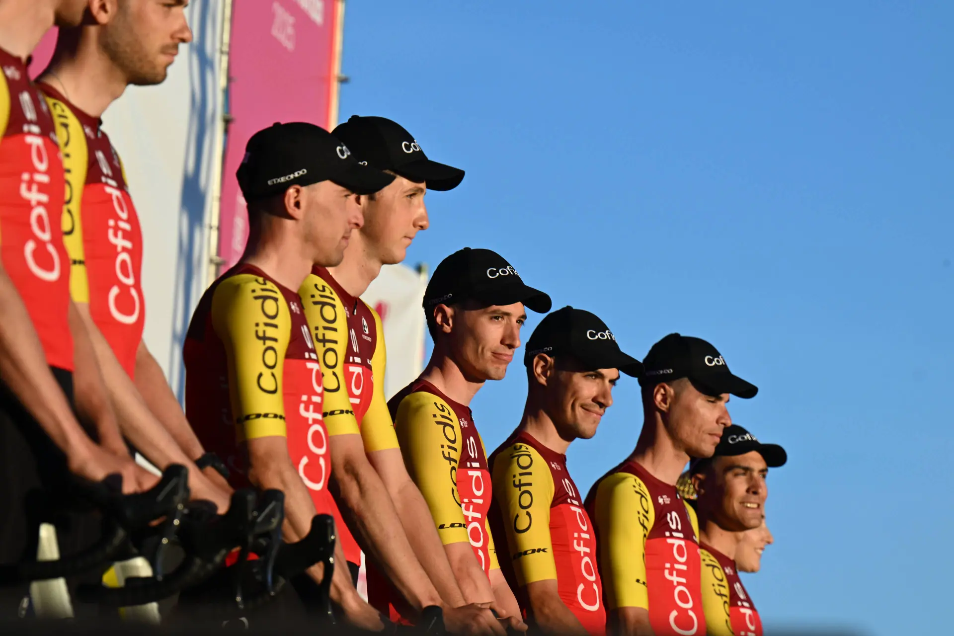 „Wir werden oft daran erinnert, wie wichtig dem Sponsor die WorldTour-Lizenz ist“ – Zukunft des abstiegsbedrohten Cofidis ungewiss
