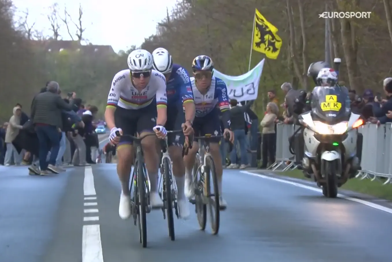 „Im Vergleich zu Mathieu und Tadej … lange Zeit war ich auf Augenhöhe“ – Remco Evenepoel glänzt bei lang erwartetem Flandern-Rundfahrt-Debüt mit Podiumsplatz