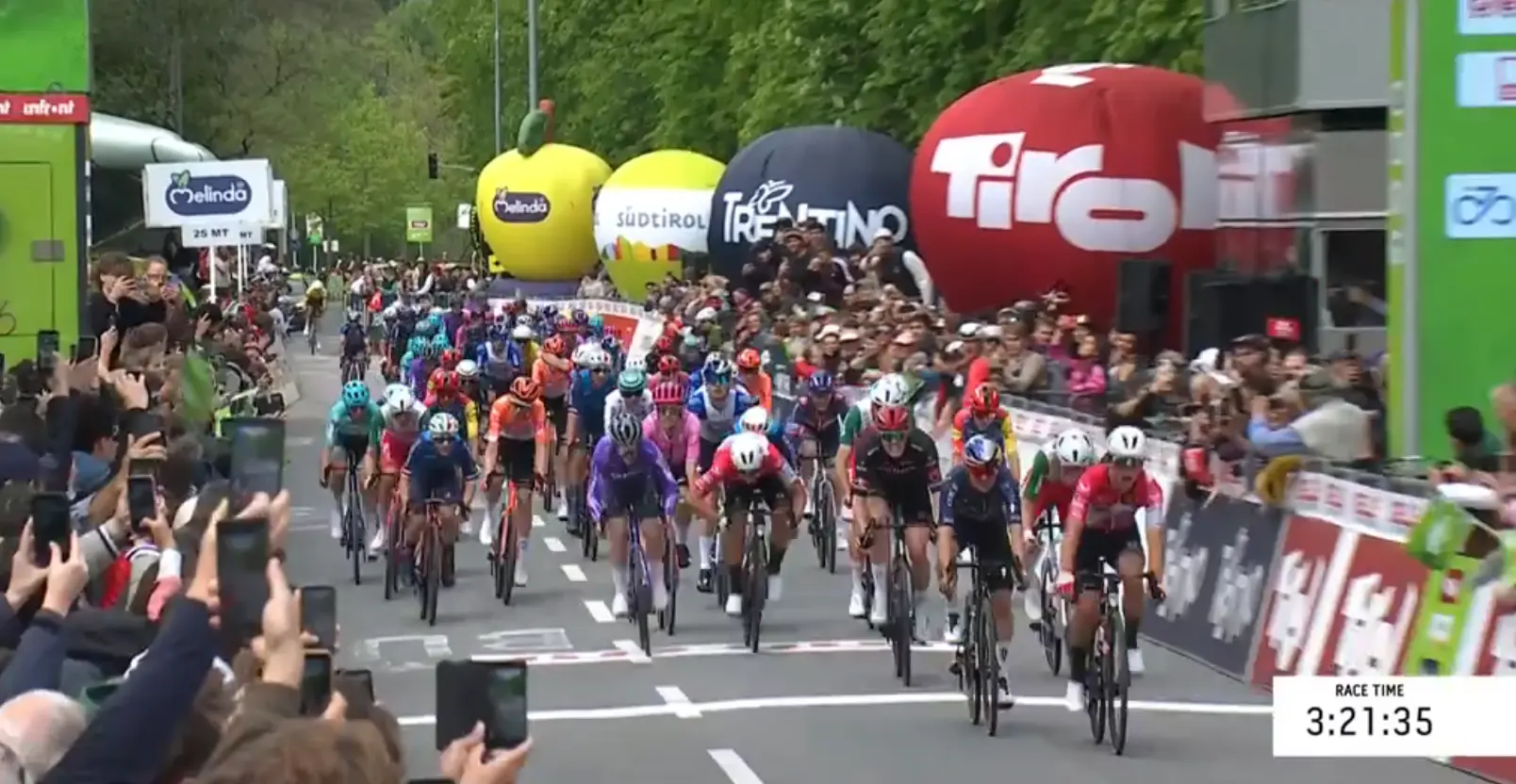 Ergebnisse Tour of the Alps 2026, Etappe 1 | Arensman und Pidcock verpassen Sieg knapp, Tomasso Dati holt Durchbruchssieg im Auftaktsprint