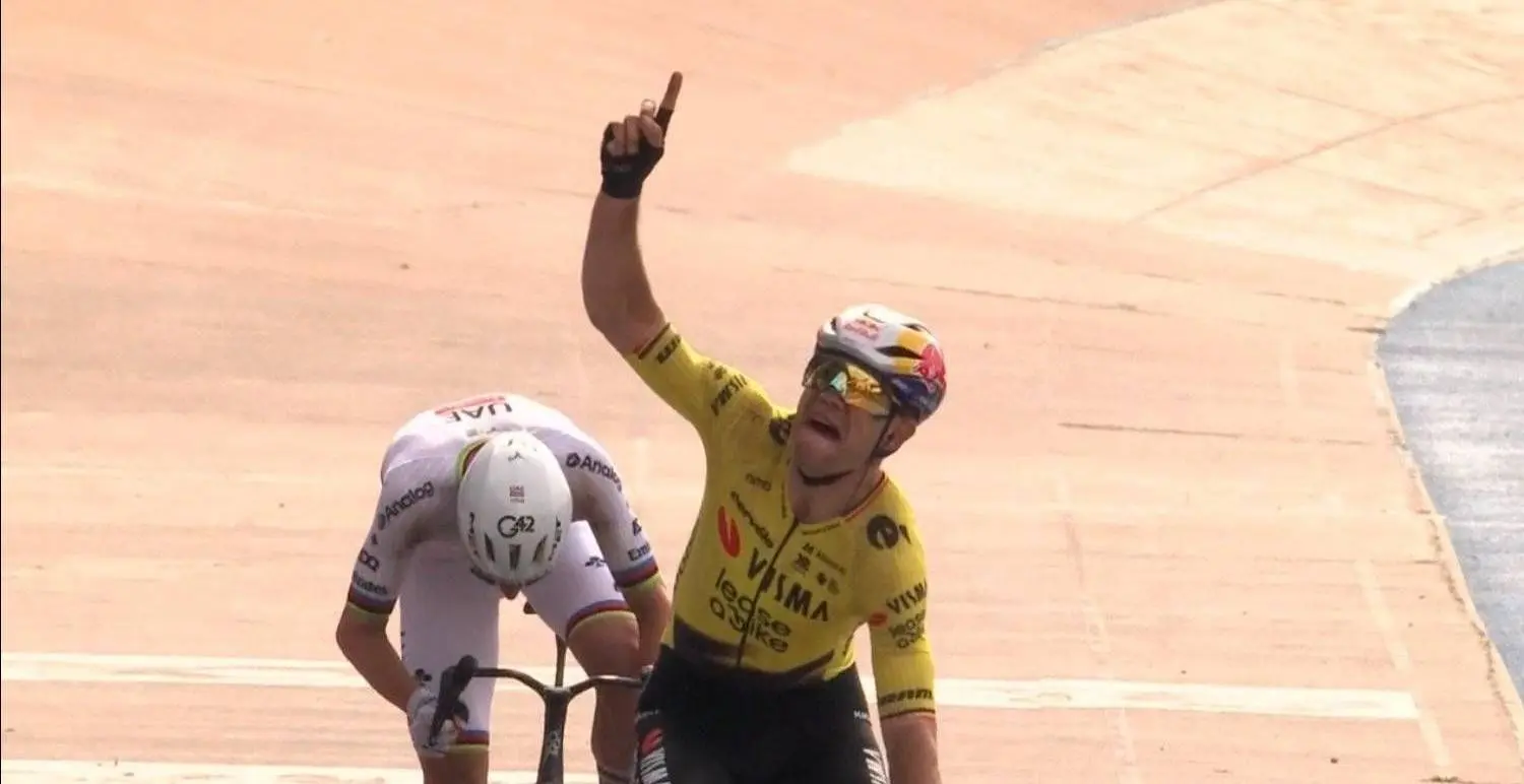 „Mein Sohn ist heute an Wouts Seite gefahren“ – Michael Goolaerts’ Eltern unter Tränen nach Van Aerts Sieg bei Paris–Roubaix