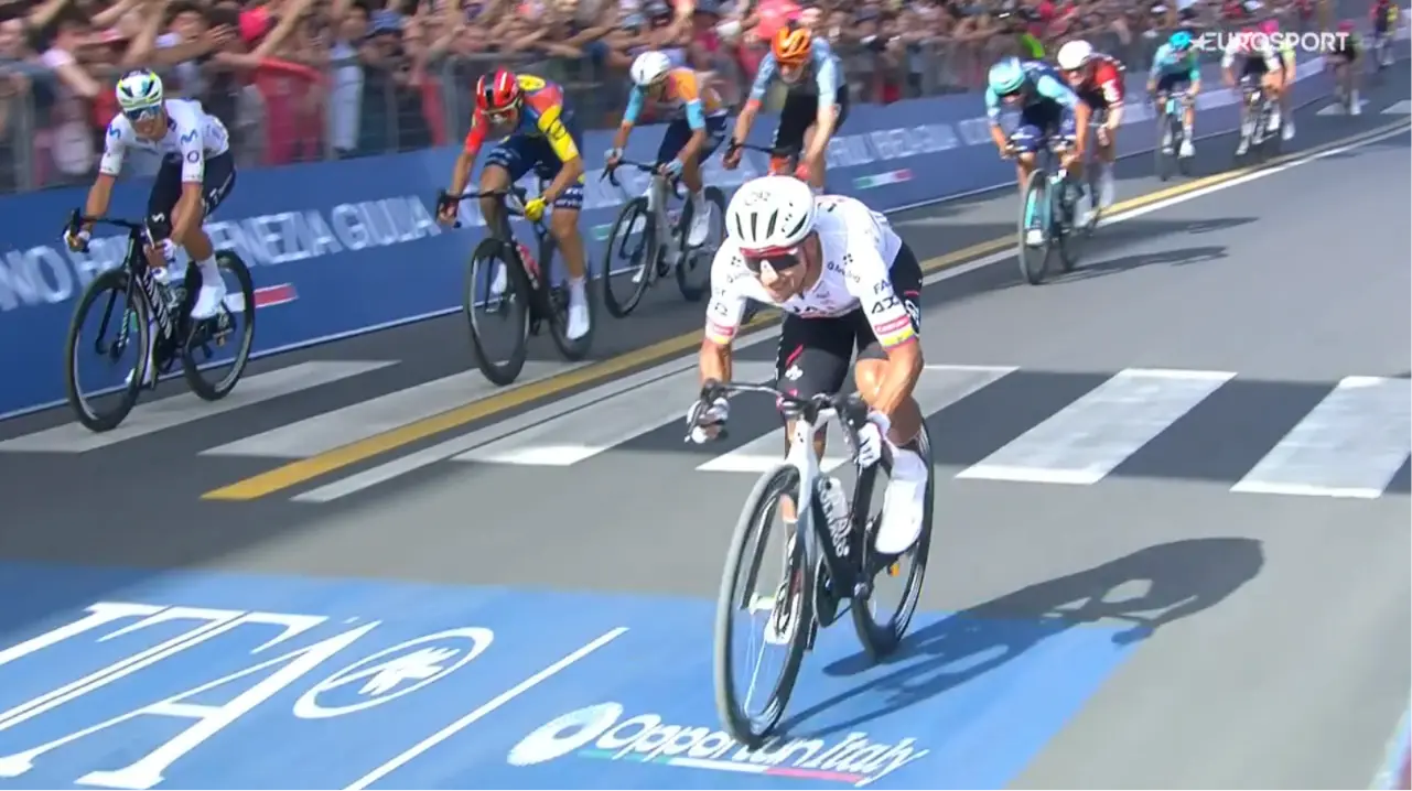 Diskussion – Giro d’Italia, 4. Etappe: Macht Emirates mit zwei Karten mehr als der Rest mit vollem Blatt?