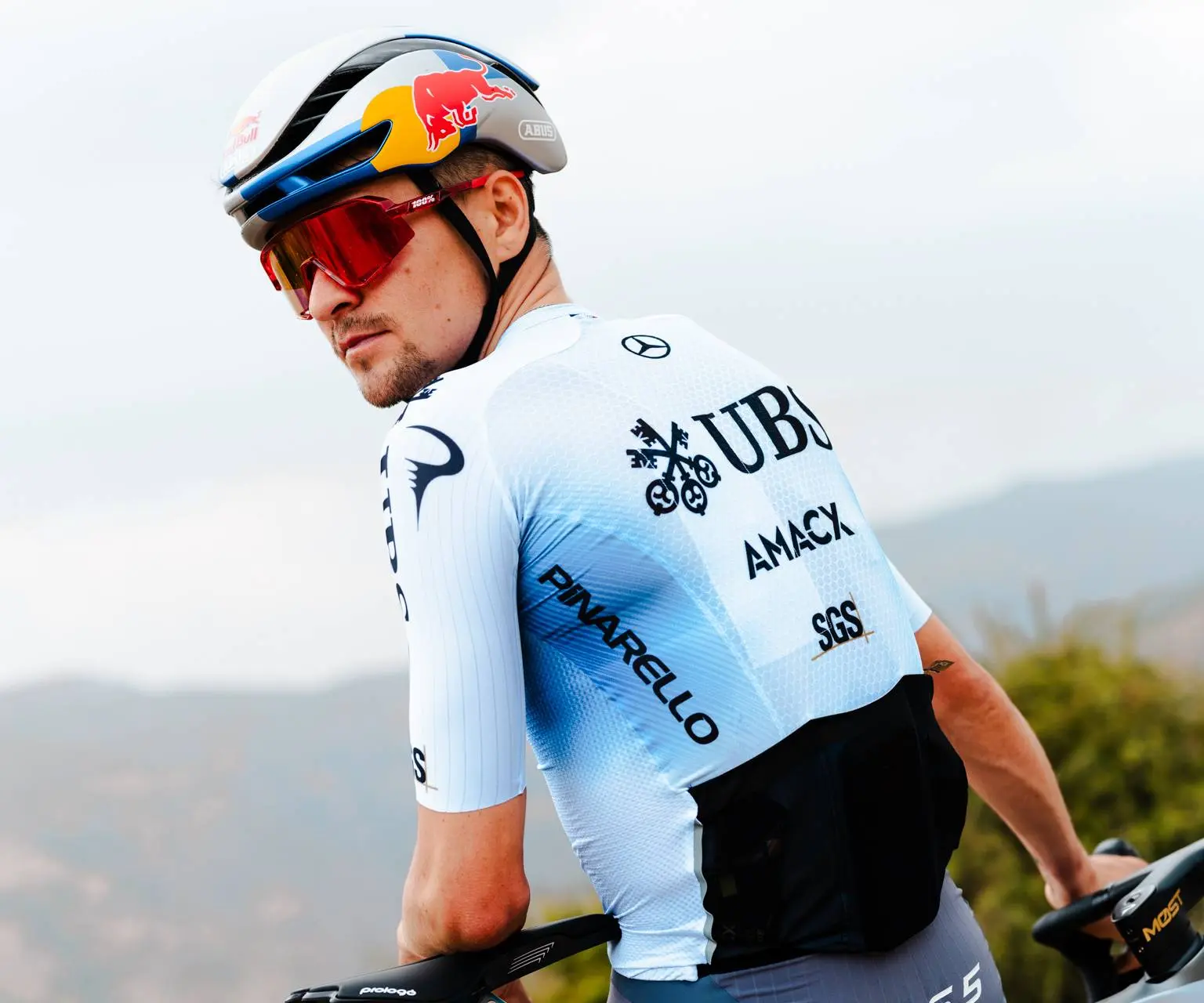 Tom Pidcock in the special 2026 Tour de France jersey of Pinarello Q36.5