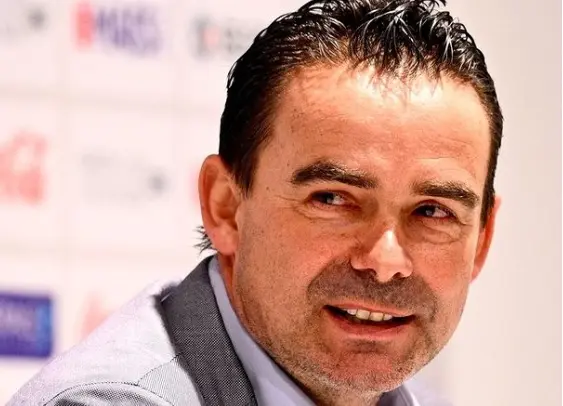 Marc Overmars (49) met spoed naar ziekenhuis gebracht