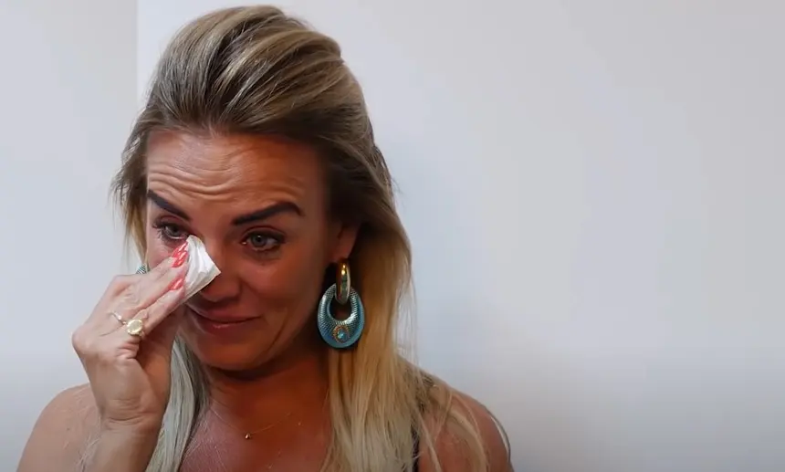 Monique Westenberg begint keihard te huilen om André: ''Ik ben kapot''