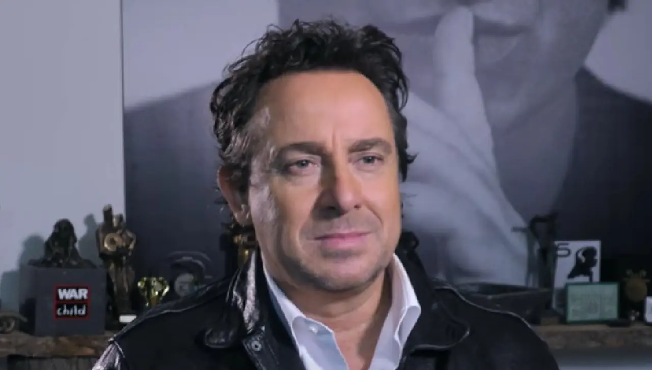 Marco Borsato huilend aangetroffen bij tankstation