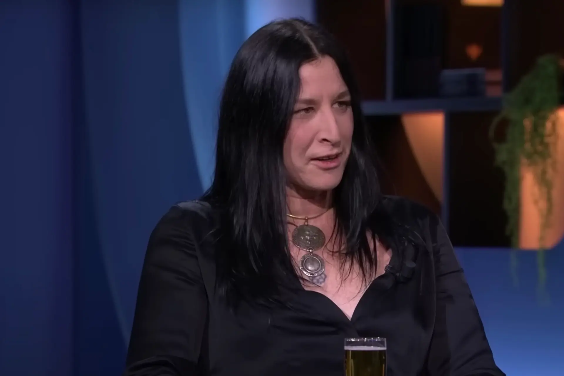 Raven van Dorst zwanger? Presentator poseert met babybuik en volgers gaan los!