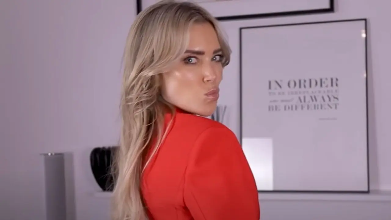 Sylvie Meis zet kamelenteen en achterwerk online