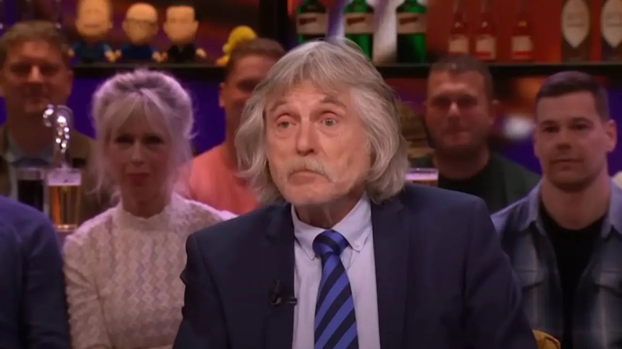 Johan Derksen onwel geworden in de auto op weg naar VI