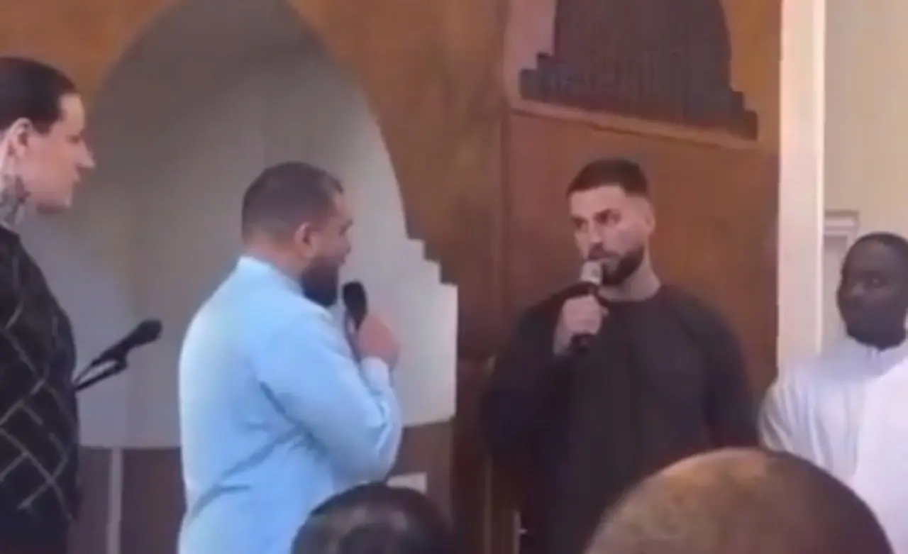 Donny Roelvink bekeert zich, vader Dries reageert