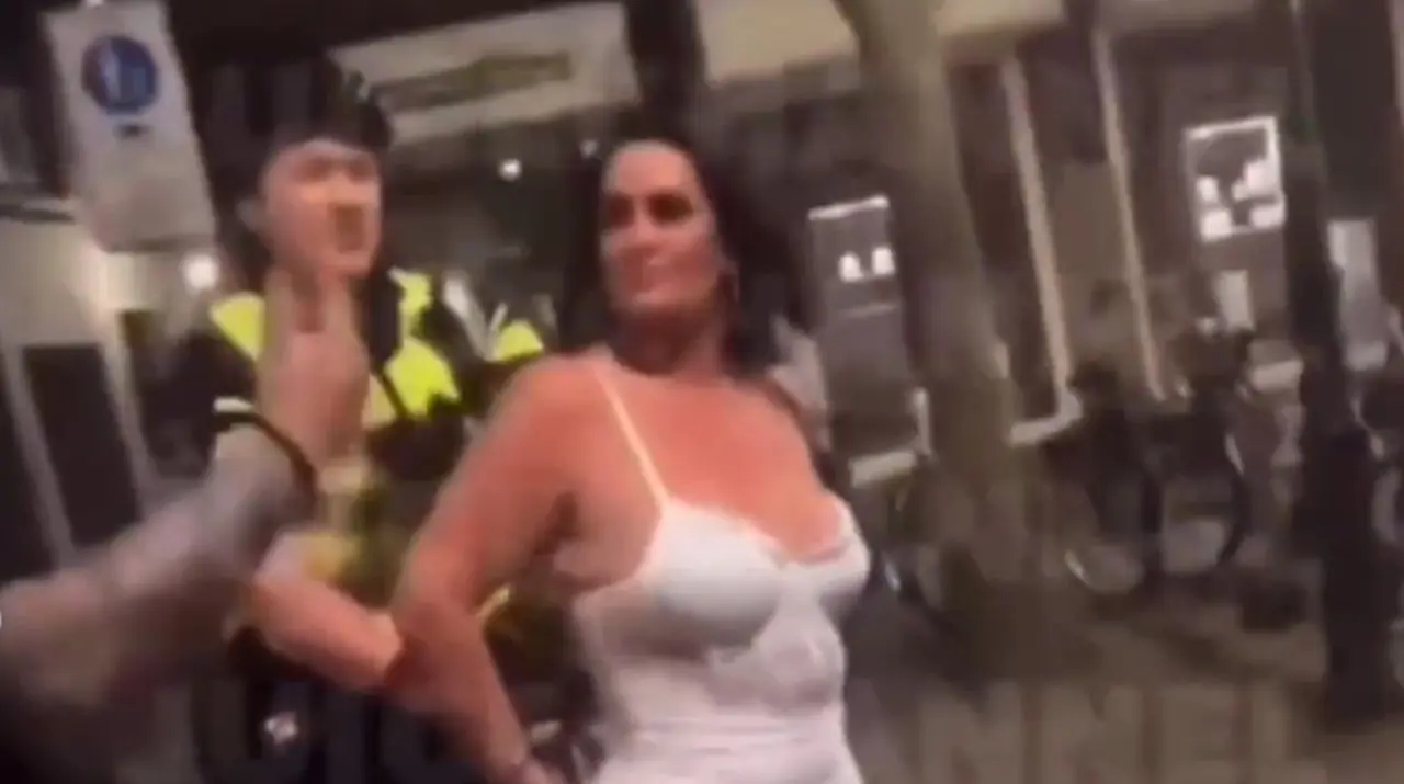 Louisa Janssen beukt erop los als een man en wordt opgepakt