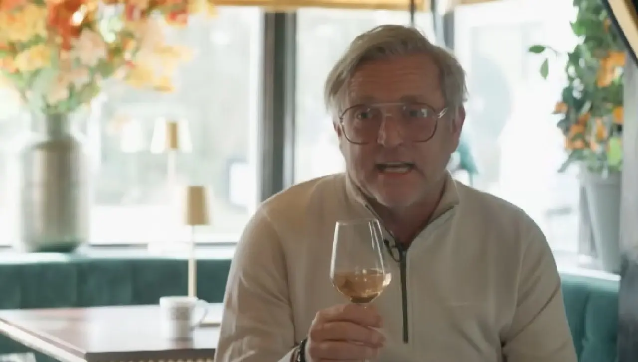 Gordon helemaal ingestort op Schiphol: ''Dit is een schande''