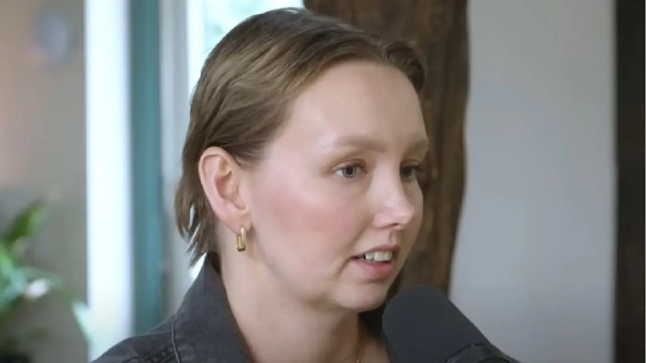 OML-Eva geeft hartverscheurend afscheidscadeau aan haar kleine nichtjes