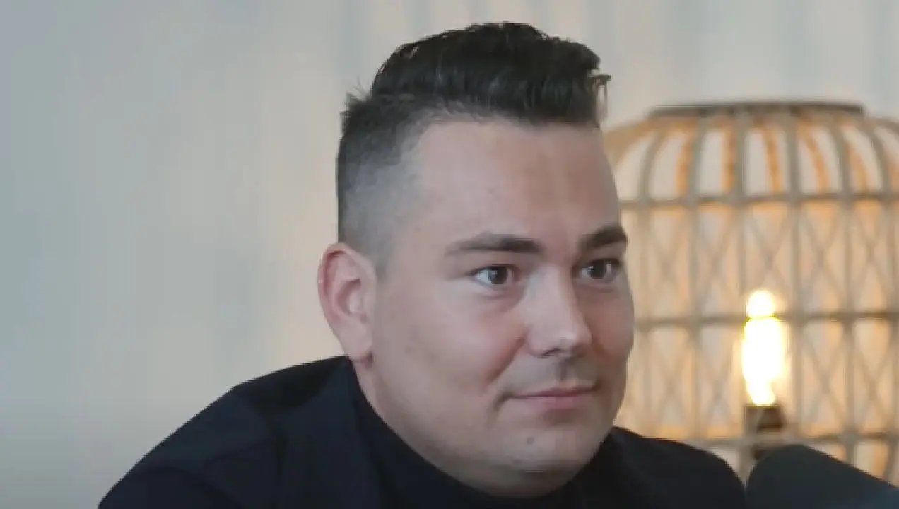 OML-Roy en vrouw delen intens verdriet