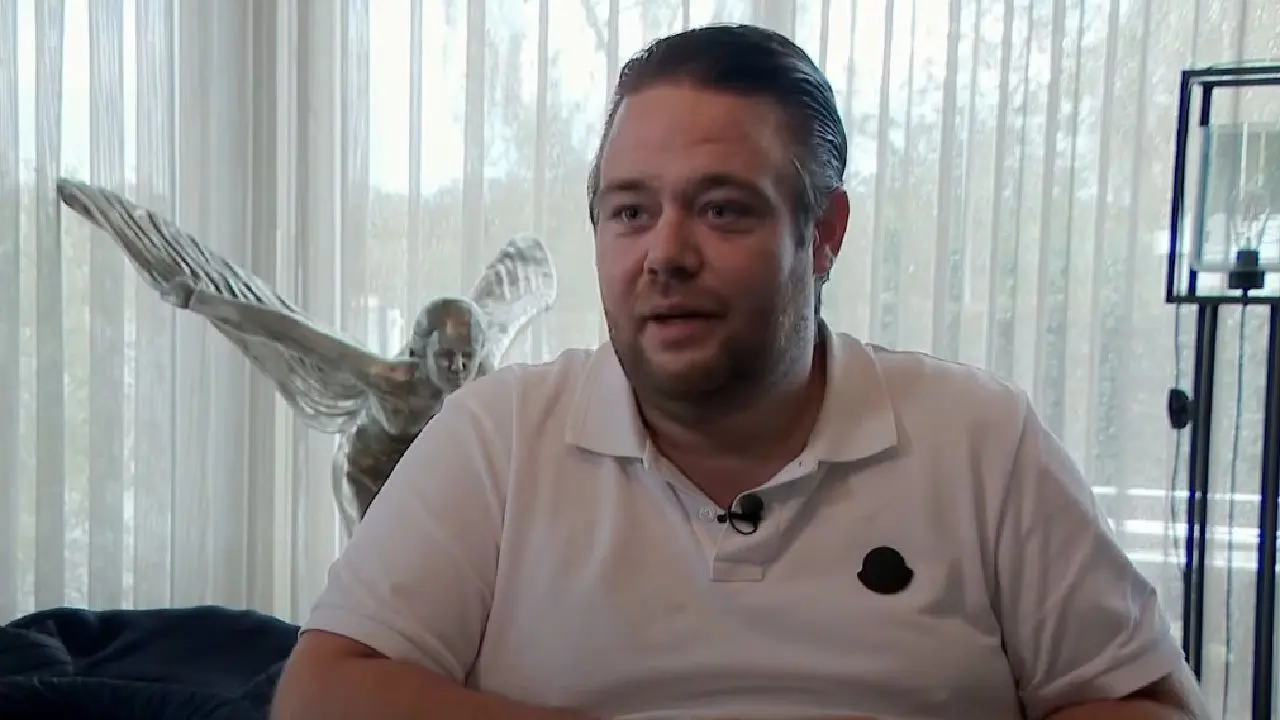 Graatmagere Mark laat zien hoe dun hij nu is: ''Had niemand verwacht''