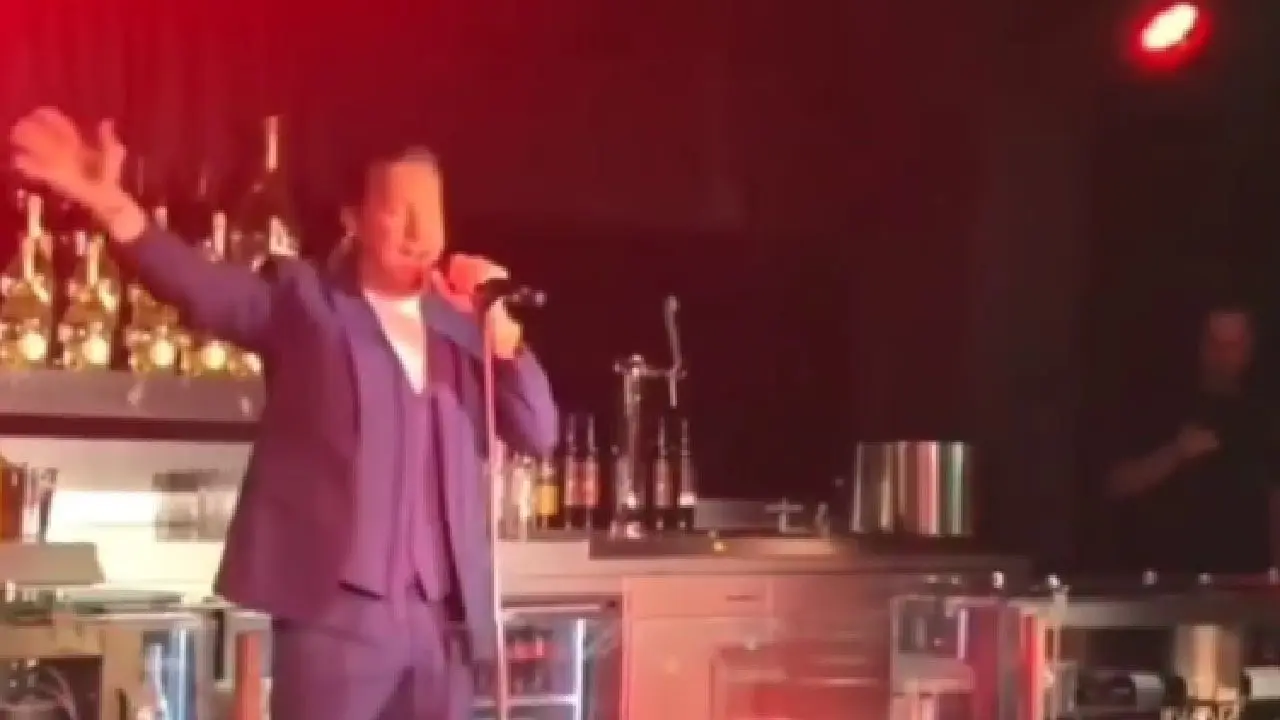 Tino Martin zingt Last Christmas: ''Zo vals als een kraai''