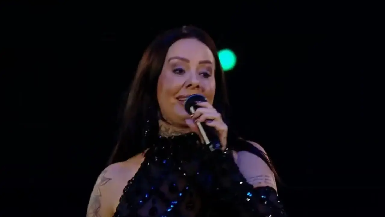 Optreden Wendy van Hout gaat mis: ''Zo vals als een kraai''