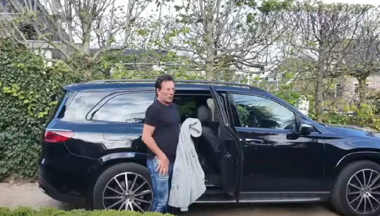 Gerard Joling laat hele gezicht verbouwen en is niet meer te herkennen