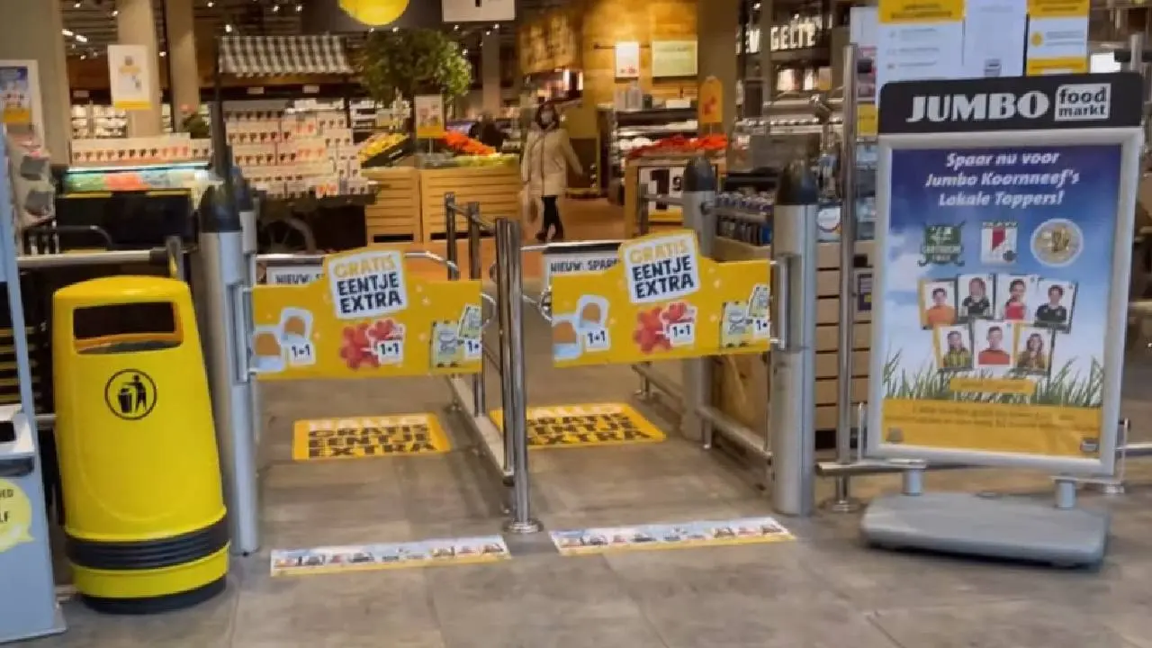 Jumbo-medewerkster niet blij met kerstpakket: ''Waardeloos''