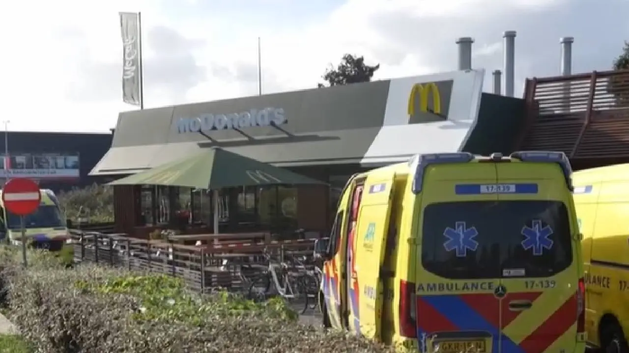 Moeder doodgeschoten tiener (15) klaagt politie aan