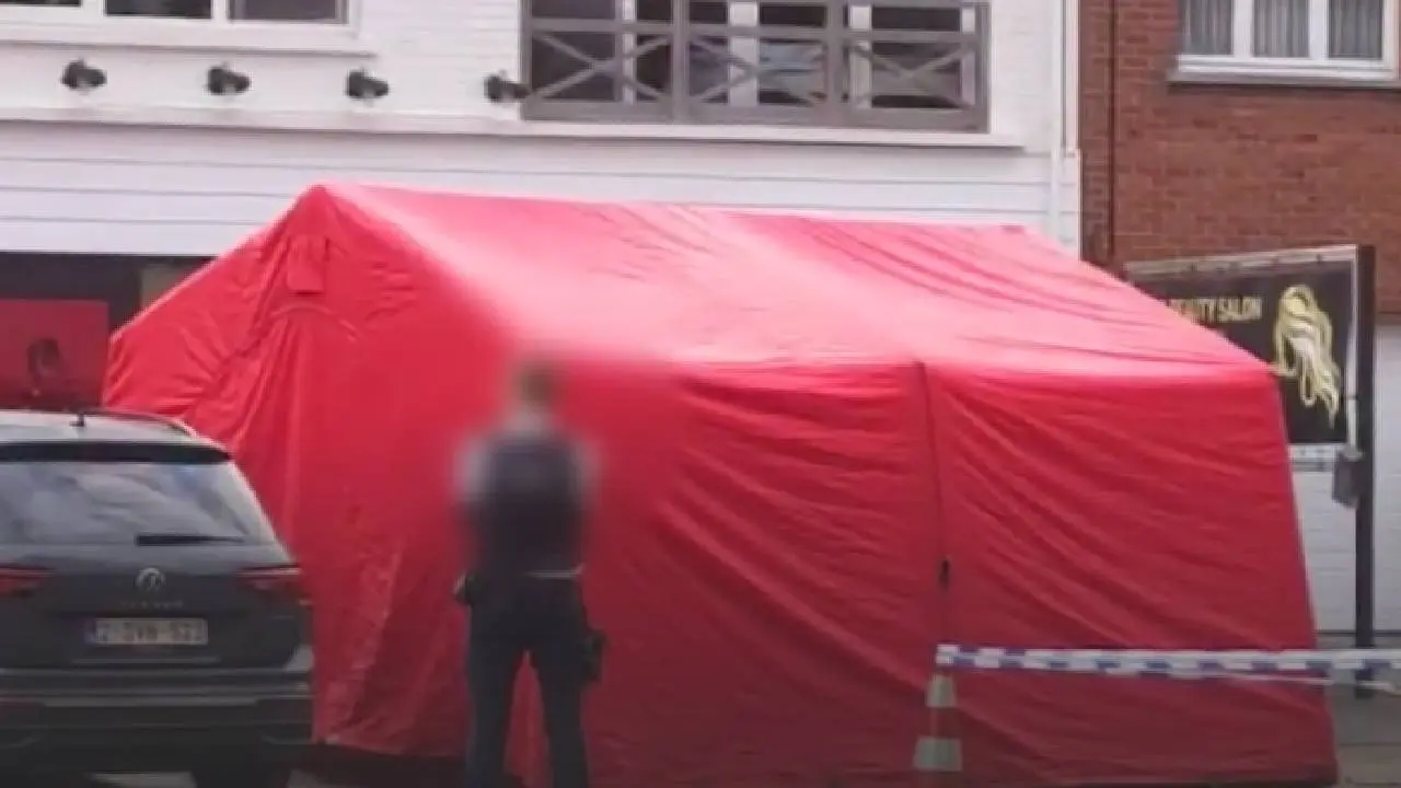 Man doodgestoken op straat, iets verderop tweede 'incident'