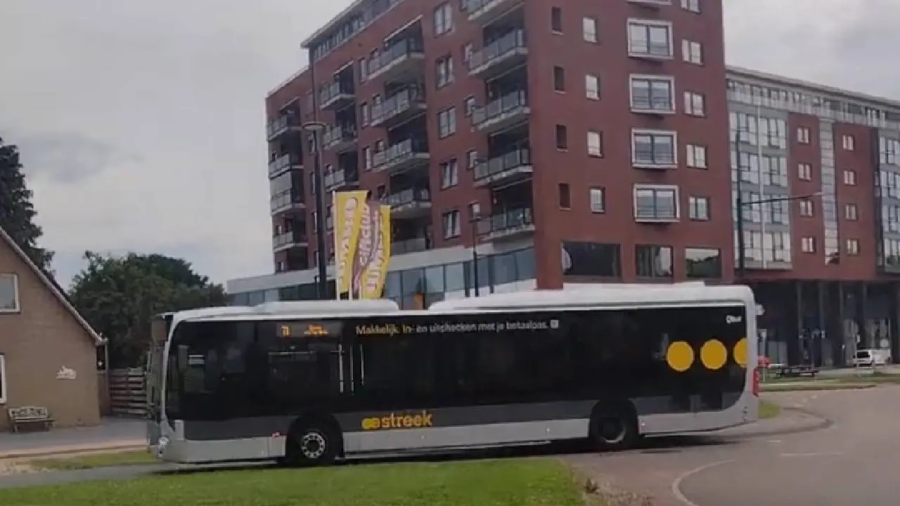 Nieuwkomer wil niet betalen voor busrit in Ter Apel en sloopt alles