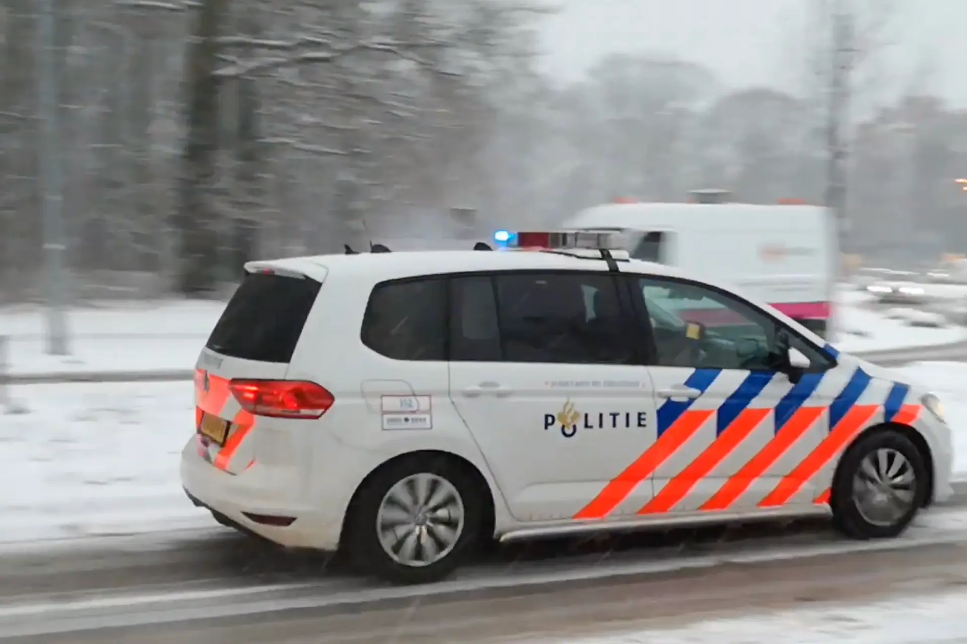 Man (60) overleden na sneeuwballengevecht, twee tieners aangehouden