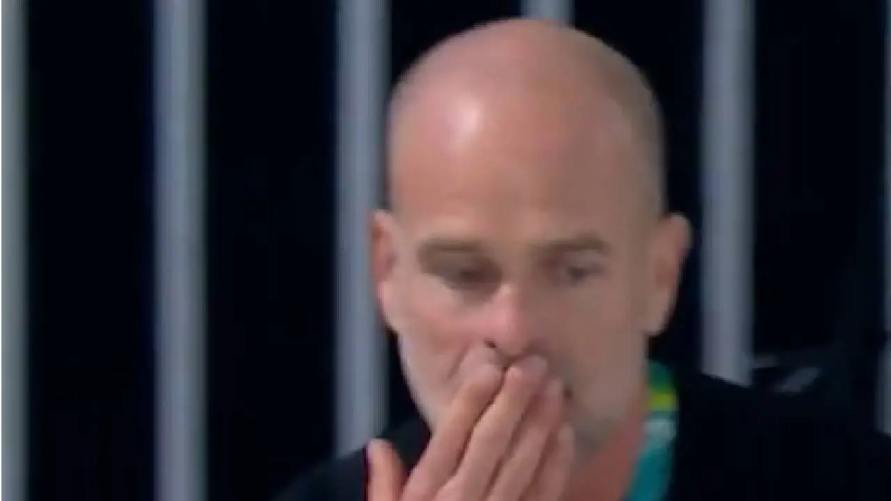 Erben Wennemars gaat helemaal los, maakt bril kapot van toeschouwer