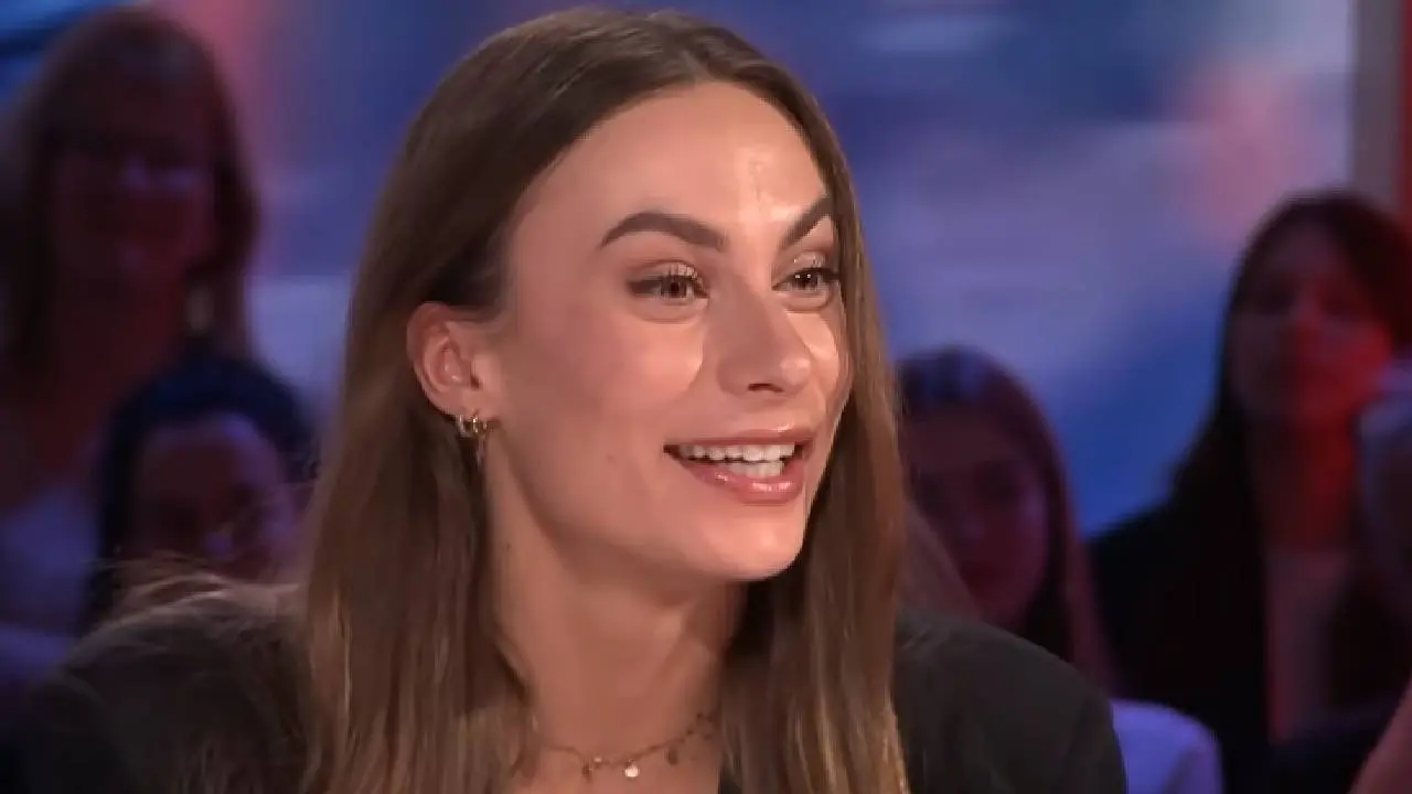 Femke Kok trekt jasje uit voor cover Woman's Health