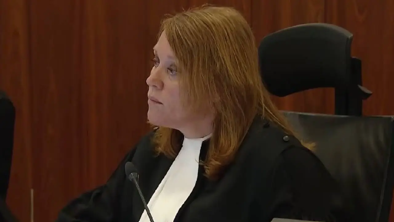 Voorzitter sloopt Ali B. met DEZE opmerking