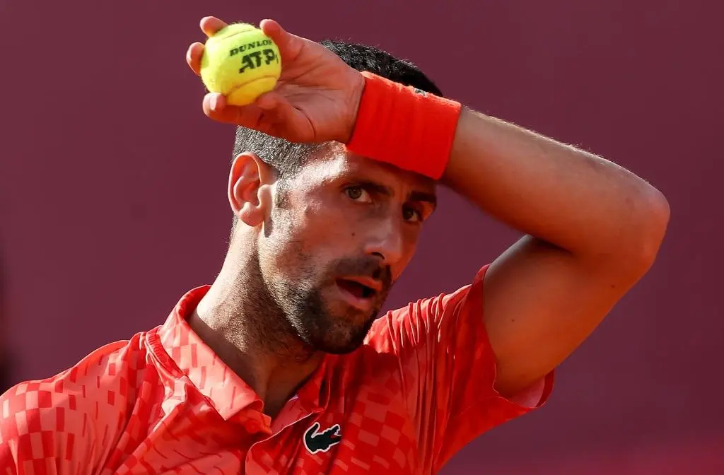 Novak Djokovics skade skyldes hyppige boldskifte ifølge rival