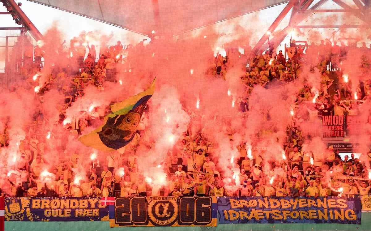 Brøndby-FCK derby skæmmes af voldelige scener: Spillere opfordres til at tage ansvar