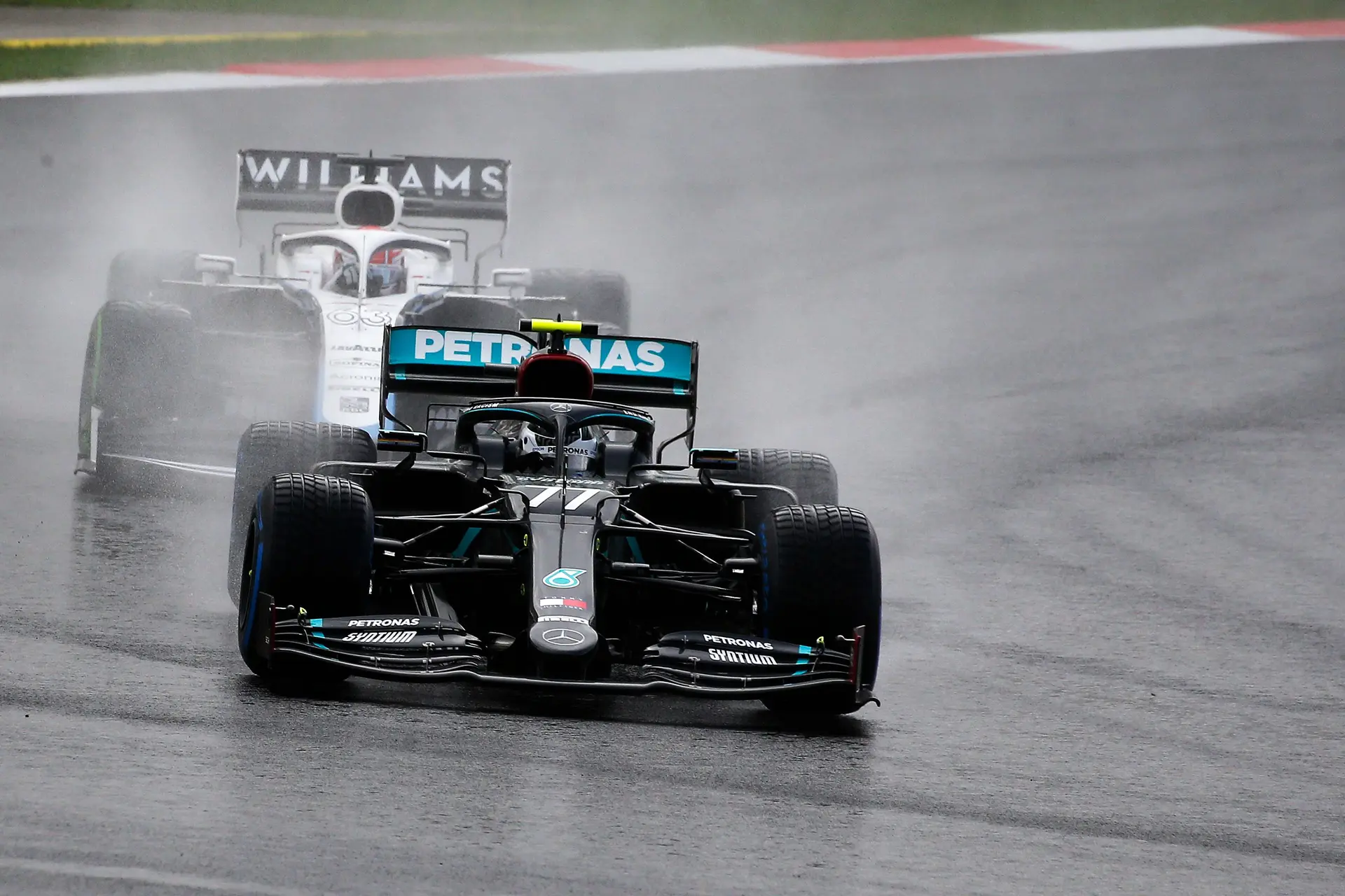 Kan regn og ny asfalt få F1-kørerne til at skride ud i Brasilien?