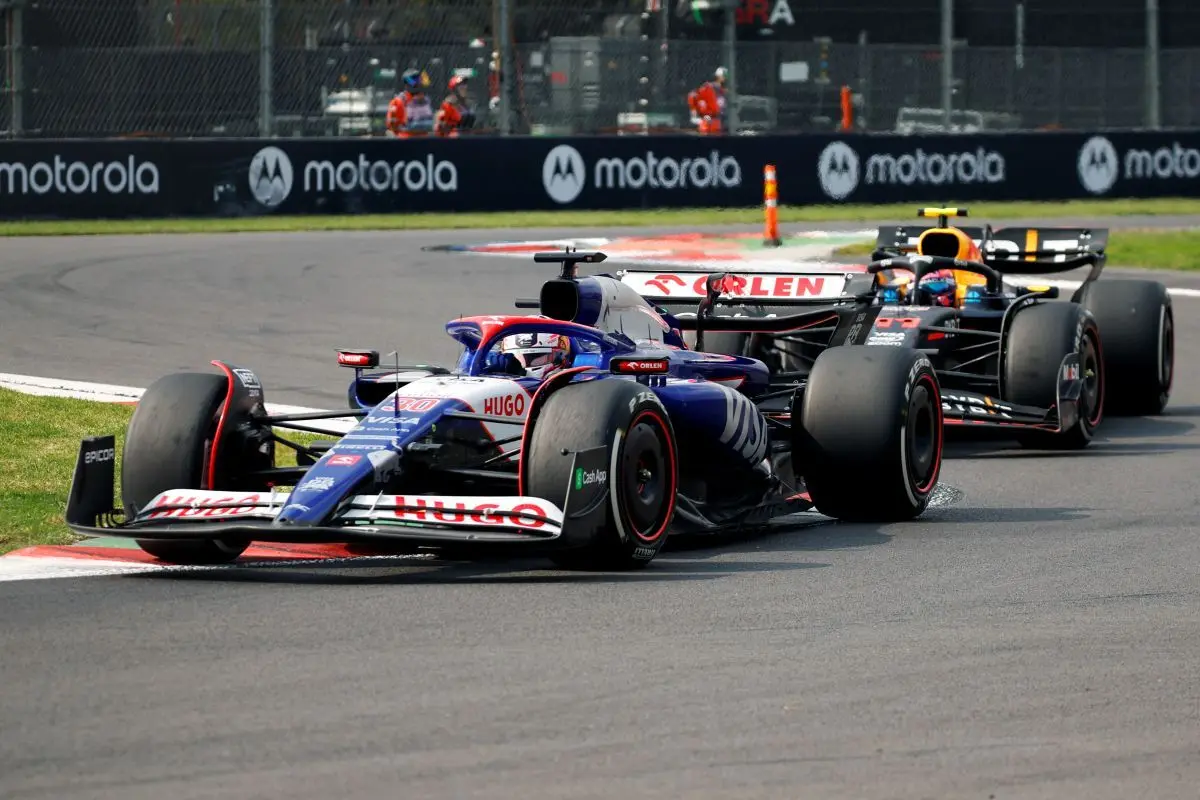 Liam Lawson beklager, at han gav Sergio Perez fingeren