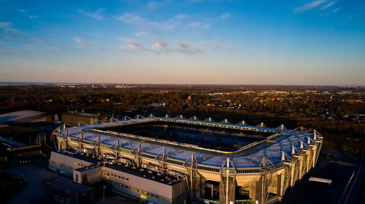 Lukkede tribuner: Brøndby IF forventer ikke at kunne tilbyde nye pladser