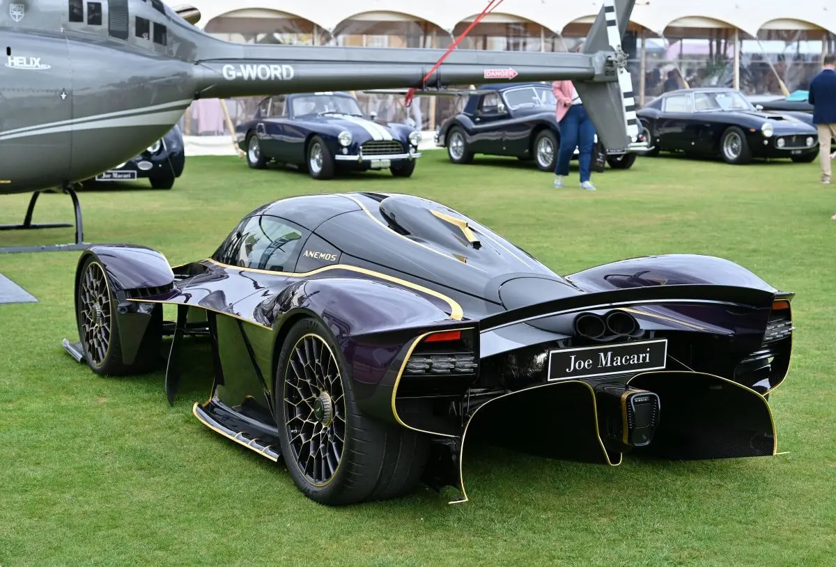 Aston Martin Valkyrie smadrer Silverstones banerekord med 10 sekunder