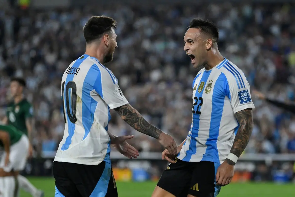 Argentina nærmer sig VM: Messi hjælper Martinez med at indhente Maradona