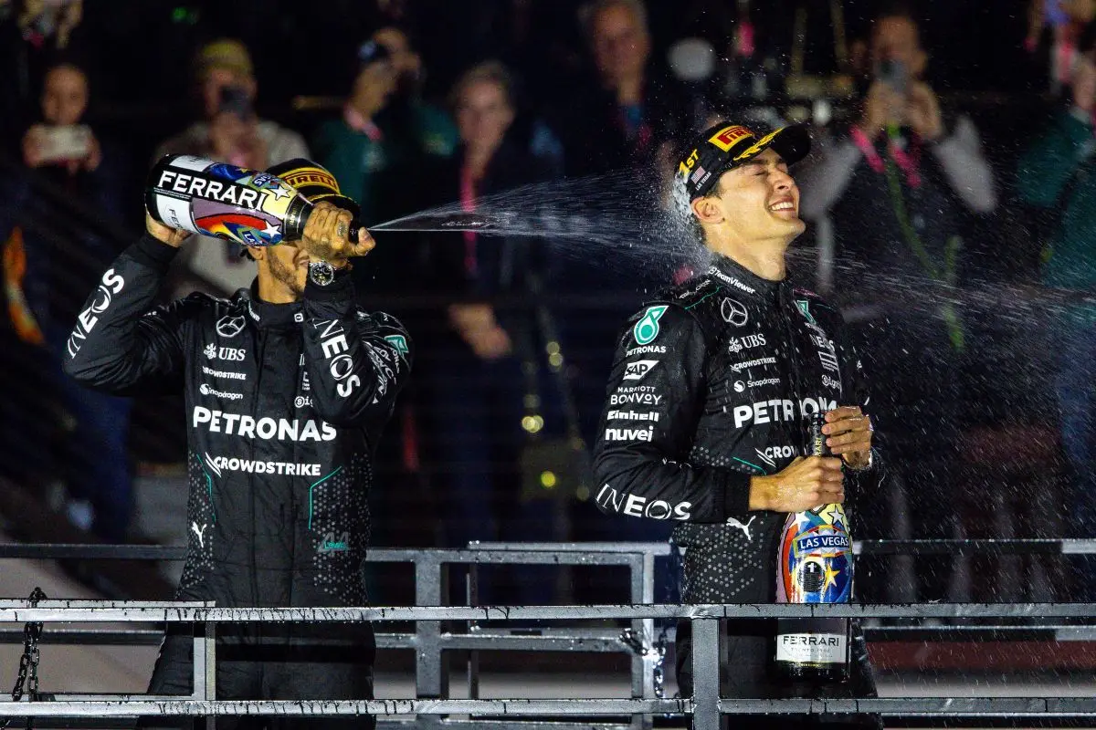 Lewis Hamilton og George Russell viser præcis, hvad de mener om hinanden