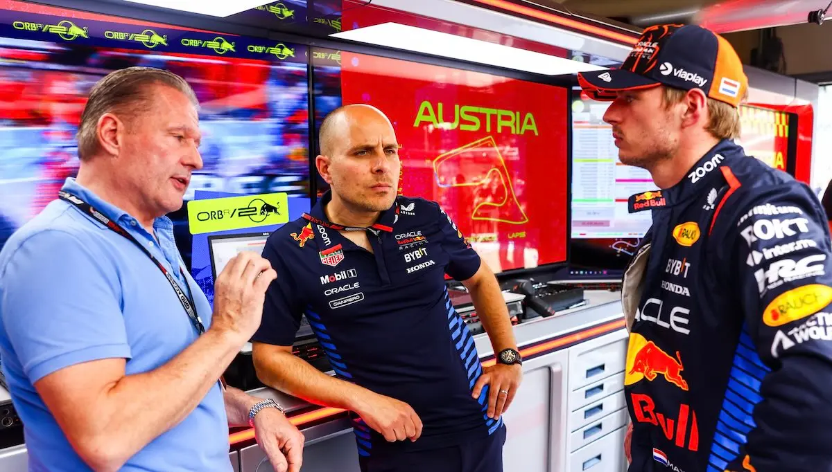 Max Verstappen og hans far Jos er uenige, mens rygter om en fyring fra Red Bull spreder sig