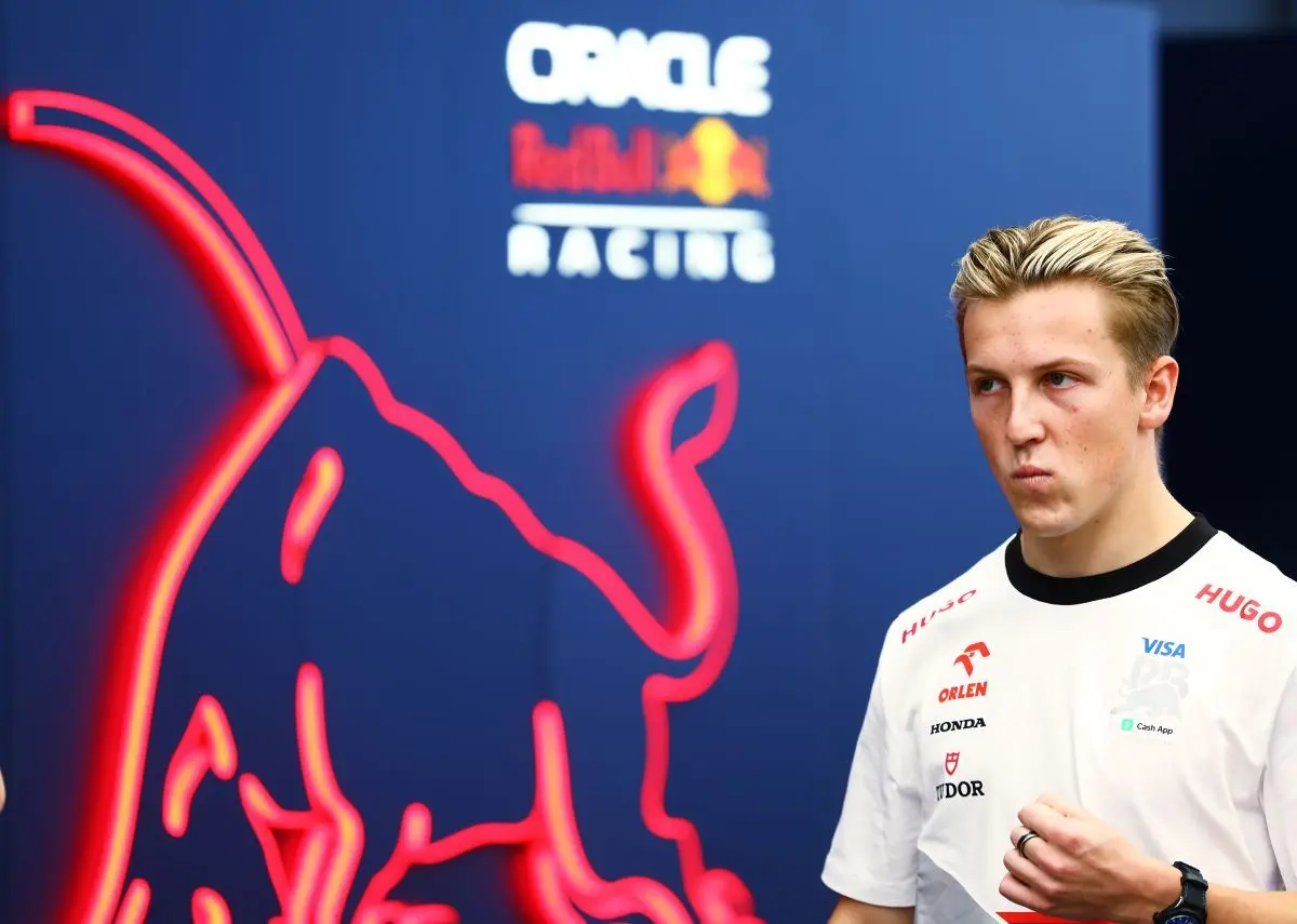 Liam Lawson afslører kritik fra sin far efter kontrovers med Sergio Perez