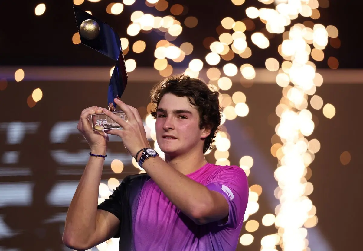 18-årigt tennistalent beder sine forældre om hjælp efter at have vundet 3.500.000 kr.