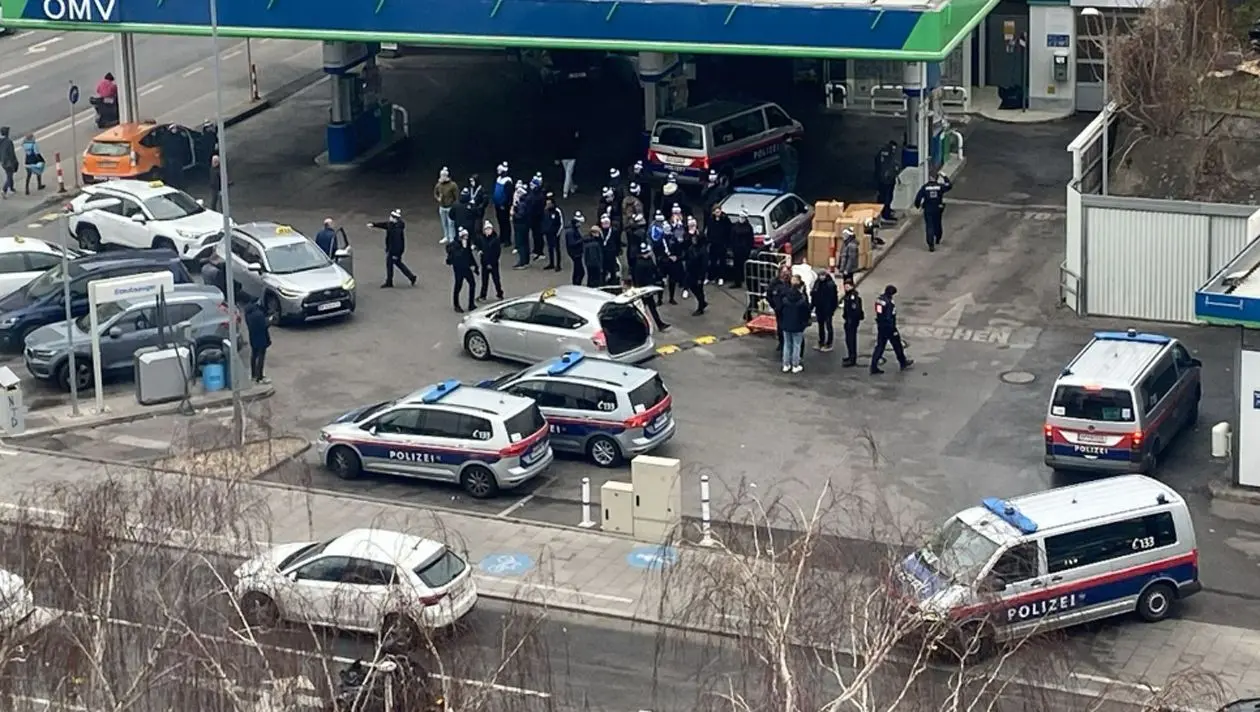 FCK-fans tilbageholdt i over to timer af politiet