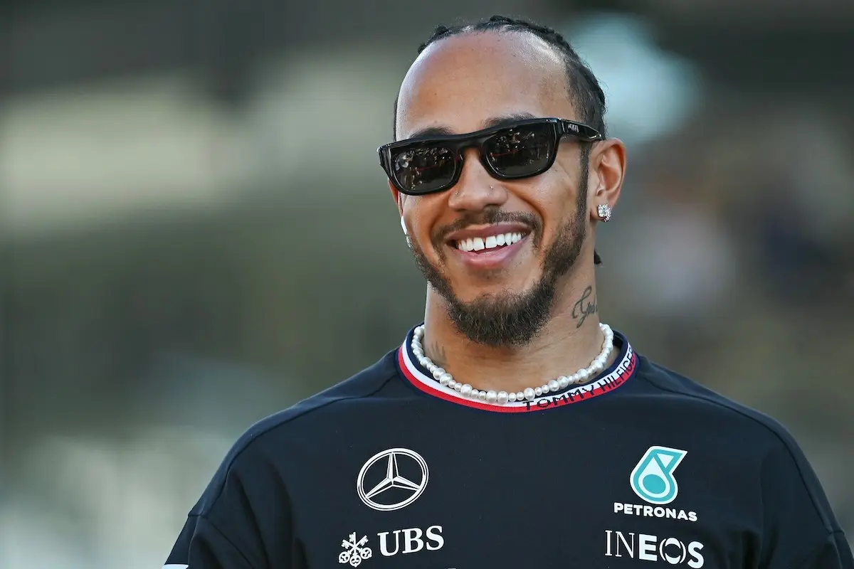 Lewis Hamilton undgik 6-løbs karantæne ved at sende undskyldning til FIA-chef