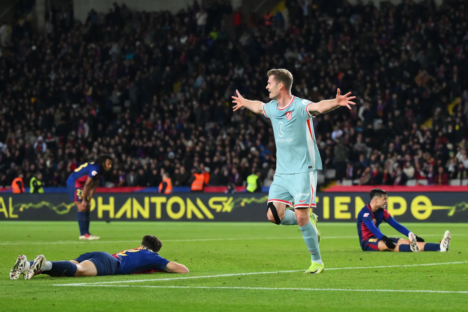 Atletico Madrid topper La Liga efter vildt comeback mod Barcelona