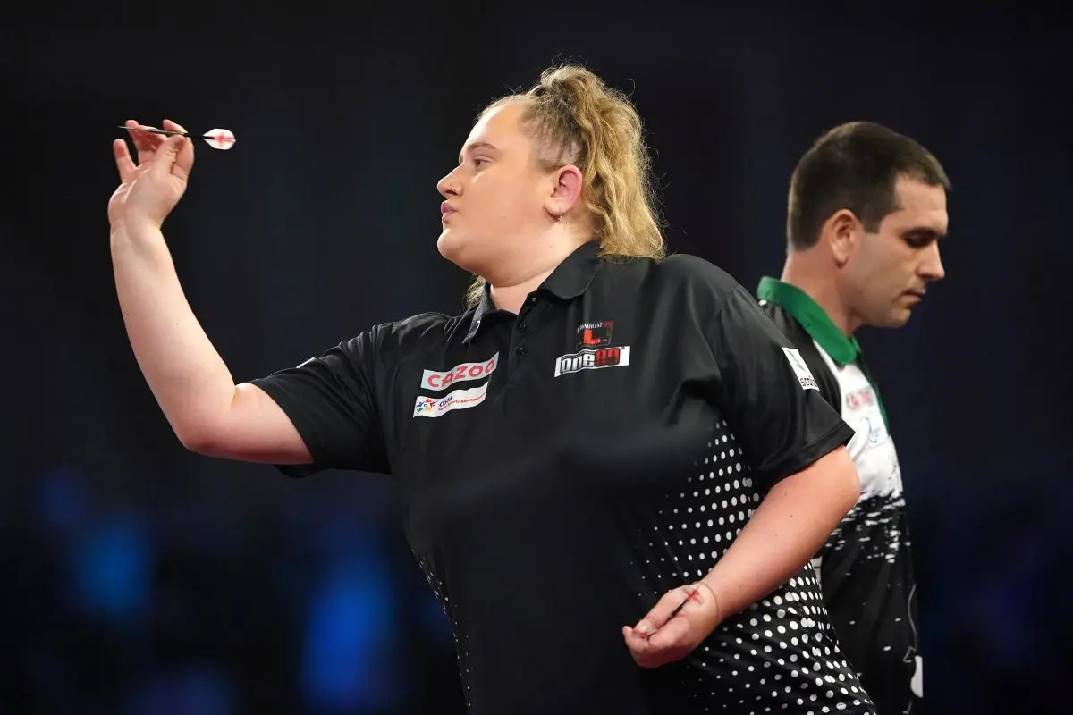 Beau Greaves knuser alt modstand og sikrer endnu en dart-titel