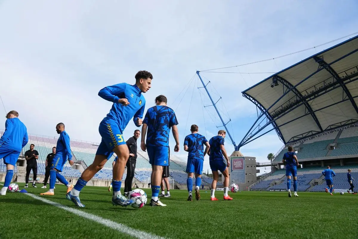Brøndby IF har givet tre spillere lov til at søge efter en ny klub