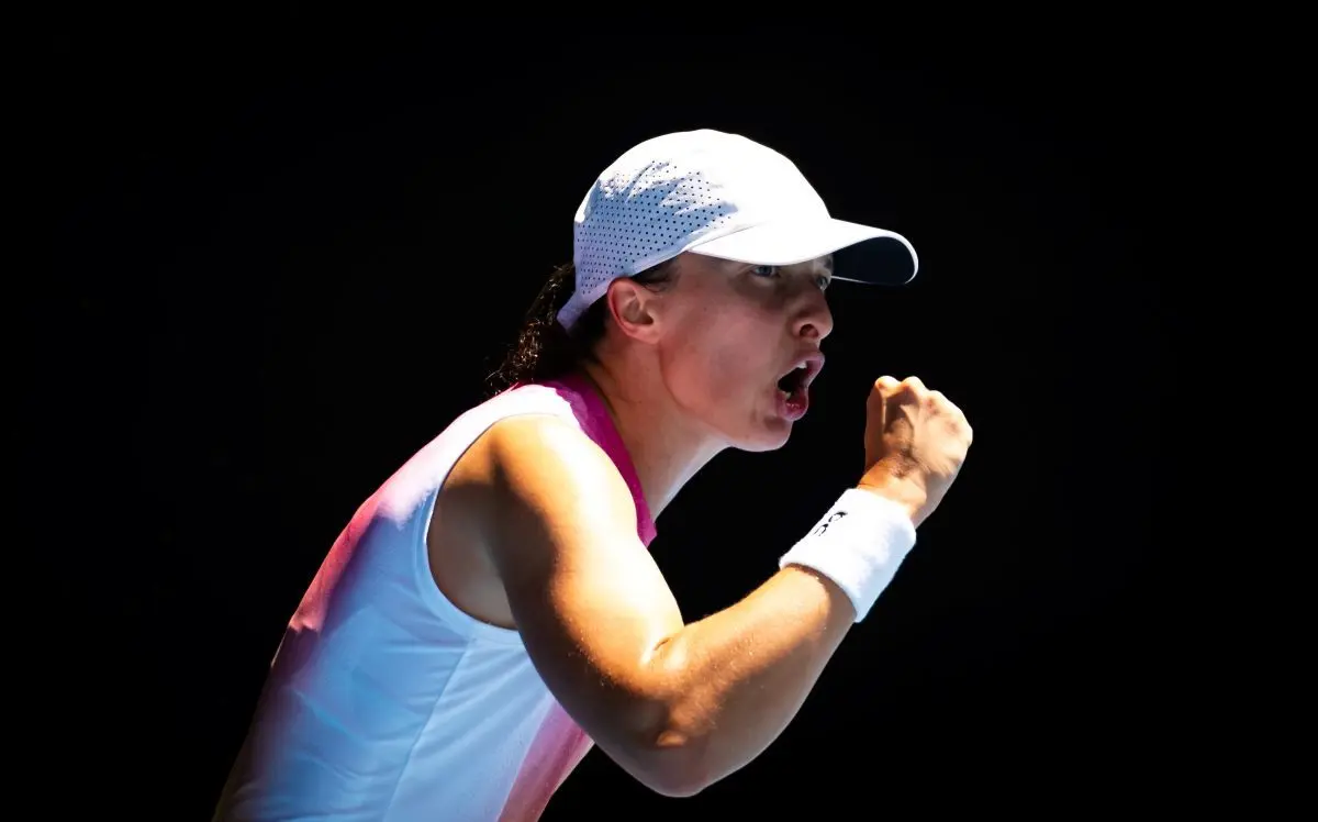 Nådesløs Iga Swiatek stormer videre til Australian Open-semifinale