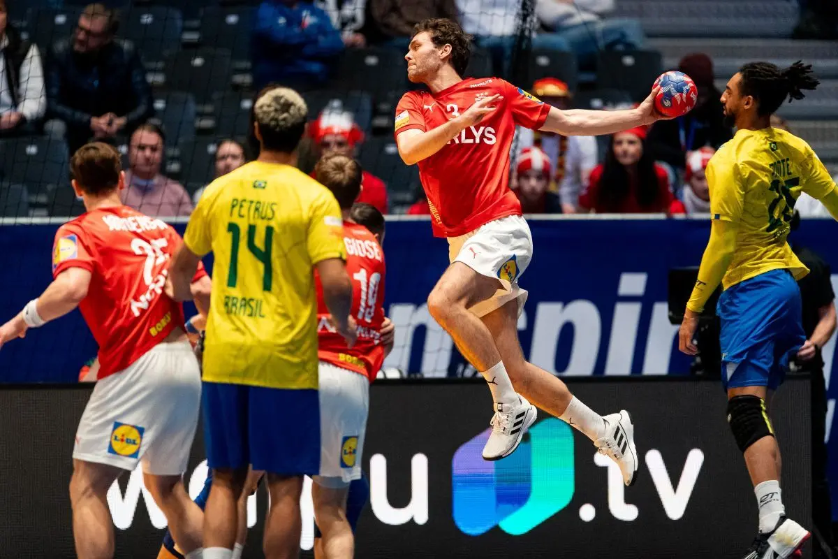 Danmark vælter Brasilien omkuld og stormer mod semifinalen