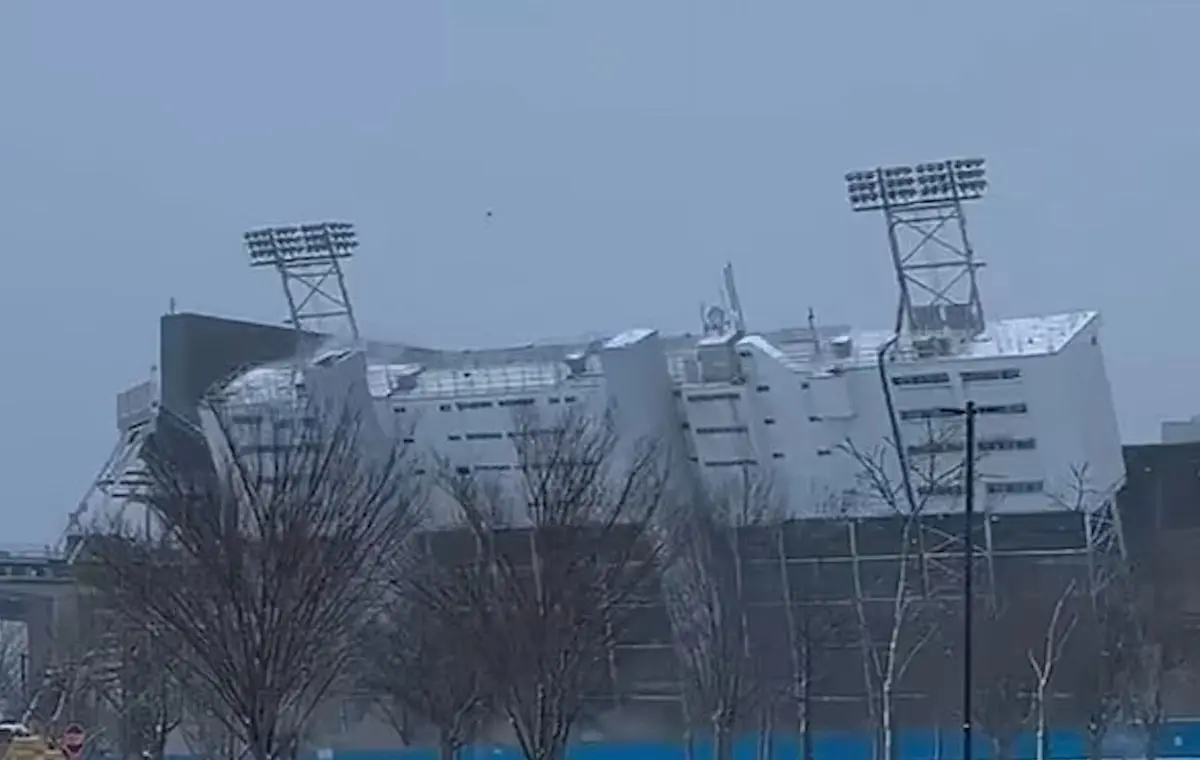 Vilde billeder: Penn States stadion kollapser